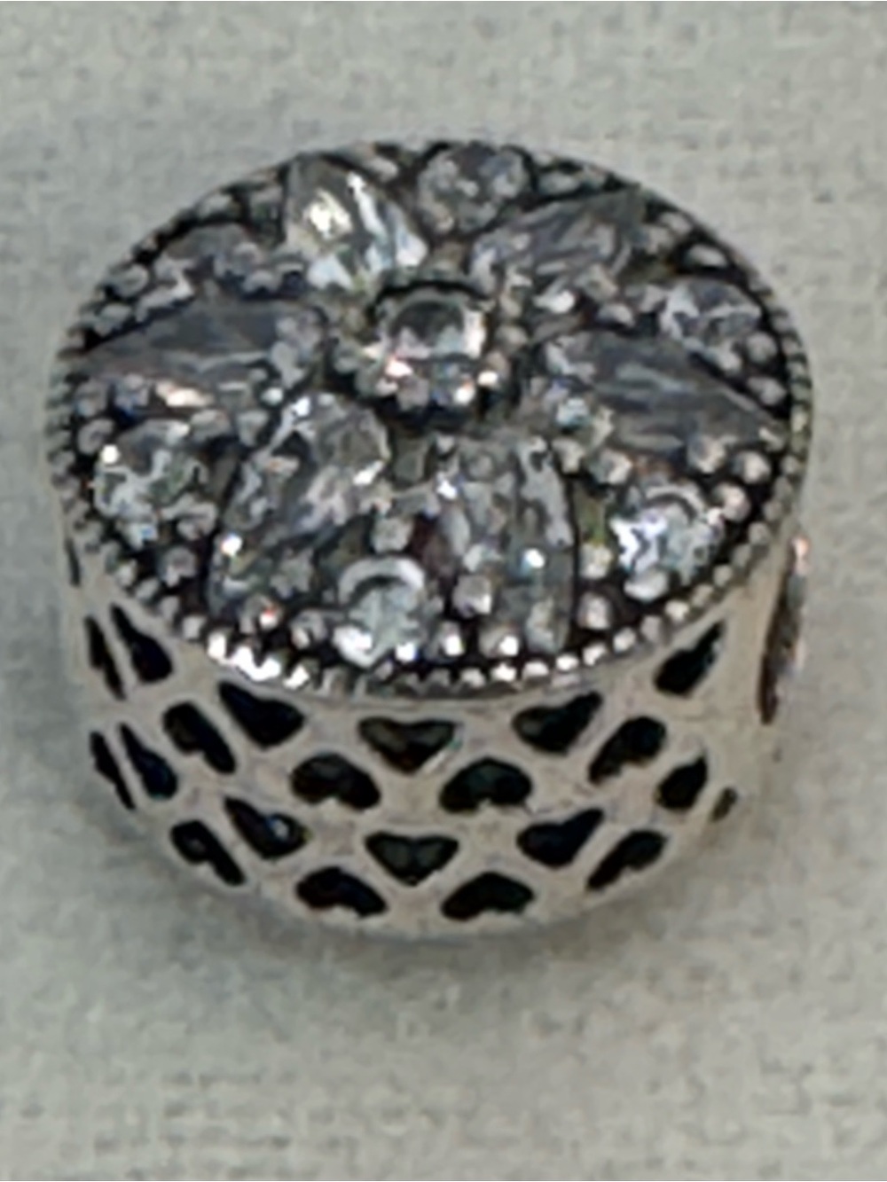 Pandora limited edition Snowflake Filigree Charm with Clear Stones-new